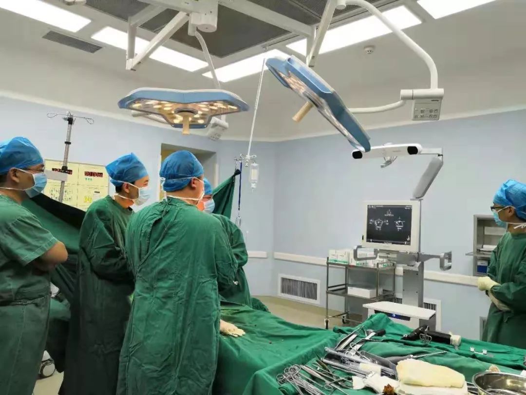 渝东医院开展智能计算机导航下人工膝关节表面置换术